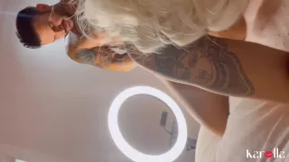 Novinha De Cruella No Halloween Levando Uma Gozada Em Seu Rosto De Boneca - Www.karolla.com.br 5 Min