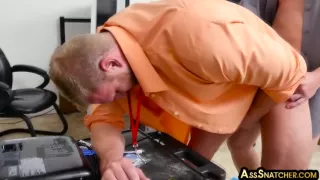 Büro Hunk Assbanged von Boss im Büro nach Saugen