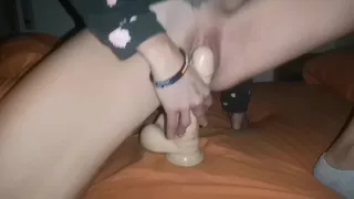 Muy Zorra Primero Con Una Polla De Goma Y Luego Con Otra De Carne