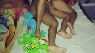 L A S - Esposa Coloca Una Camara Escondida Por Que Sabe Que Su Esposo Le Es Infiel Con Su Hermana En Noches / Descubre Que Se Folla Hasta En La Misma Cama / Leandrozimmer / Chloebearwolf 10 Min