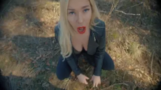 risky spontaneous blowjob  and cim on the walk