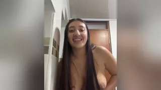 Young Latina Babe Quick Fingerbang