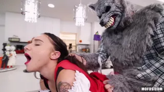 Kharlie Stone In Darkhaired Babe Spinner Fucks On Ha