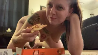 Sassy_12 Alesha fucks herself with pizza