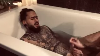 Mistress Handjob Dans Baignoire