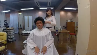 220314美容室で誘惑してくるロリ美少女