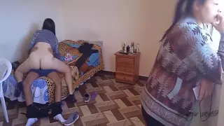 Esposa Cornuda Hab Por Telefono Mientras Me Come Toda La Polla Y Se Sienta Encima De Ella En La Cama, Mientras Ella Esta Entretenida Nosotros Disfrutamos 13 Min
