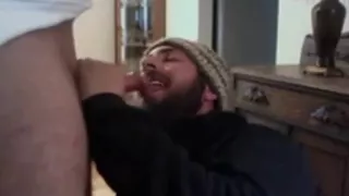 Junger Bär schluckt Sperma des Wrestlingtrainers