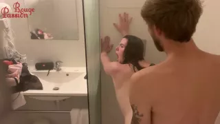 Un Couple Amateur Baise Sous Douche Discretement - Amateur Rouge Passion