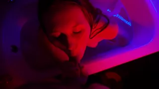 Min Lydige Pige Blev Vad To Gange Mens Hun Romantisk Suttede Pik Pa Badeværelset