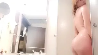 Zwei sehr fickbare Russen in der Dusche