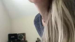 Hot Blonde Plays With Her Pussy On Periscope