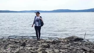 Girl Masturbte Pussy While Walking In Nature