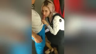 Girls Sucks Off Boyfriend In The Changing Room