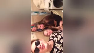 2 Lesbians In The Bathroom Kissing