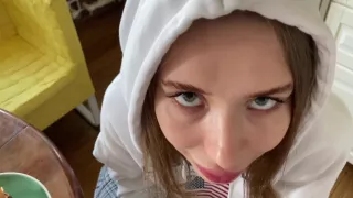 Californiababe Wants More Sauce In Burger