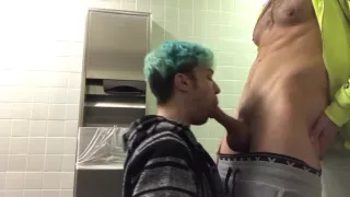 Öffentliche Toilette ficken mit Mason Lear und Kinxston Foxxx