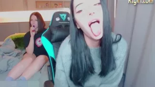 Zwei hübsche russische Webcam-Shows