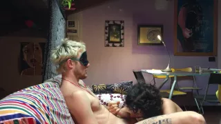 Die Mitbewohner sind über Weihnachten weg, also haben wir Sex auf der Couch - Achilli Love