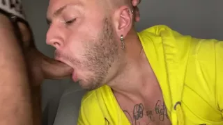 Mars Gymburger - Leidenschaftlich lutschte ich den Schwanz meines Freundes und bekam eine Menge Sperma in meinen Mund