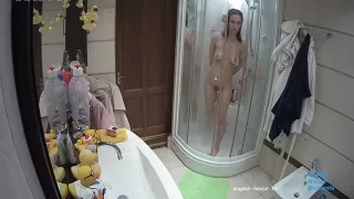 Nina Et Kira Sous La Douche