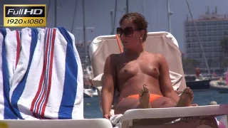 Hottie Gets Lays - BeachJerk