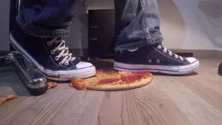 Converse Food Crush While Work (pizza)