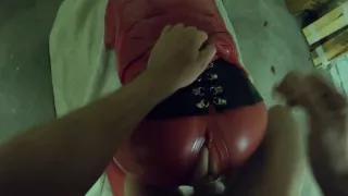 Svenja wird in rot glänzenden Moncler gefickt