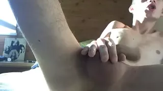 Skinny Boy Nahaufnahme seines Lochs