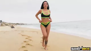 Juicy Ass Canela Does Anal In The Park