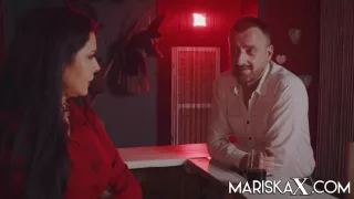 Mariska offers her friend Tina to Pascal