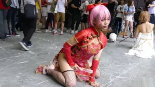 上海漫展 cosplay 二次元，更多视频见评论