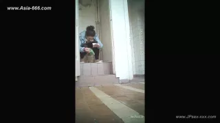 peeping blondes go to toilet.43