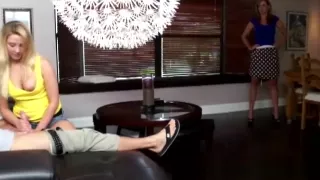 Sexy amateur hadjob babe tugs on cock