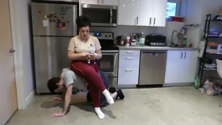 Goddess Allie - Push-up Bestrafung mit verschwitztem Arschschnüffeln