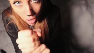 Snowbunny gives amazing winter blowjob in the snow