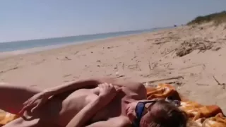 Am Strand geil geworden und gewichst