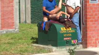 La Perra Danna Hot Les Pide Verga A Dos Gordos Y La Follan En La Calle Parte 3