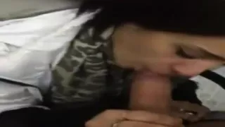 Ferma l'ascensore per un pompino al volo