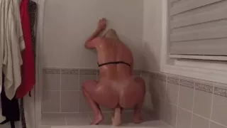 Extrem geile Sexspiele im Badezimmer