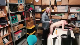 Jugendlicher Dieb bekommt Gesichtsbehandlung nach Ritt