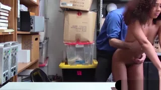 Sportliche Ebony Sholifter Teen Frau wird grob gefickt