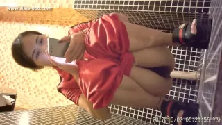chinese girls go to toilet.110