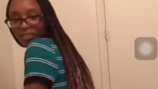 Skinny girl twerking in dress on periscope