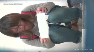 chinese girls go to toilet.103