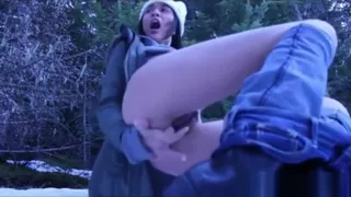 Babe Fingering Her Hot Pussy Out In The Snow