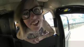 Tattooed amateur babe gets her pussy fucked in the taxi