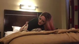 Sexy Crossdresser Reverse Cowgirl gefickt von Dominatrix