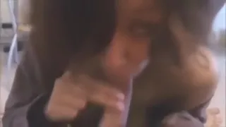 Petite soumise qui doit garder le sourire