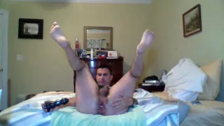 Bottom male verwüstet Loch mit großem Plug